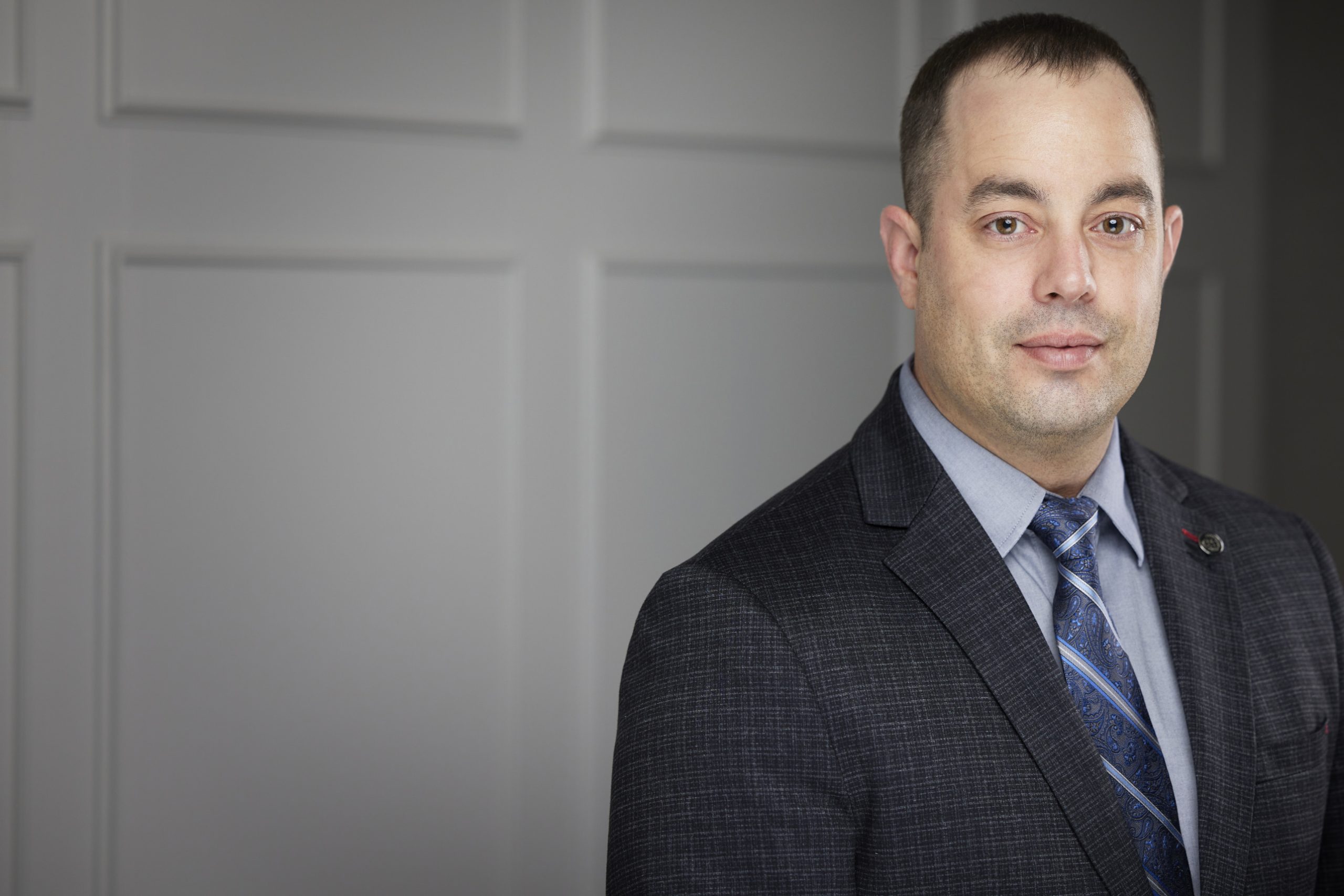 An image of Chris Marino CPA, CA, LPA, in the St. Catharines office of DDL & Co.